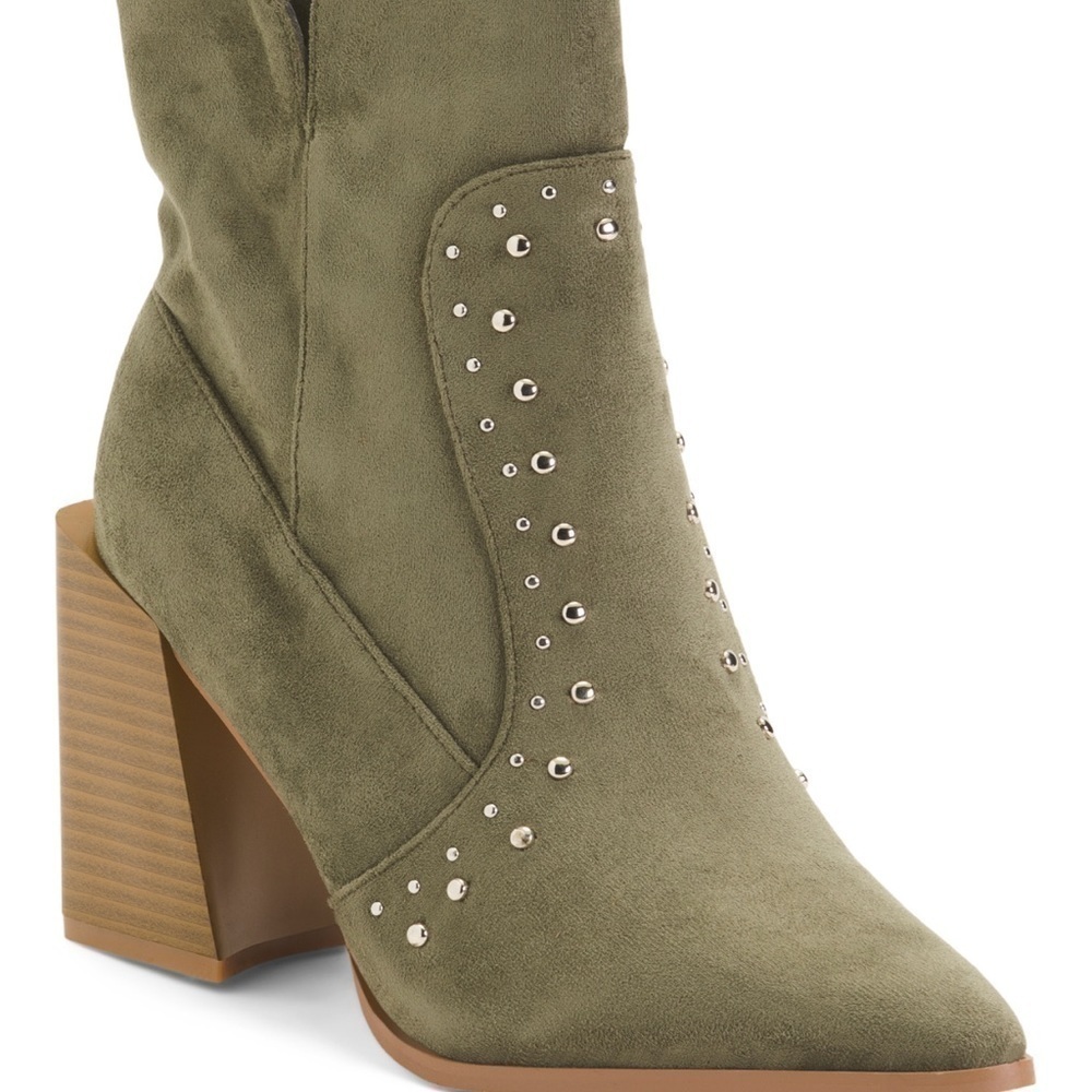Yoki hotstone suede western bootie - Blonde 11 Olive Green - 6.5
New with Box